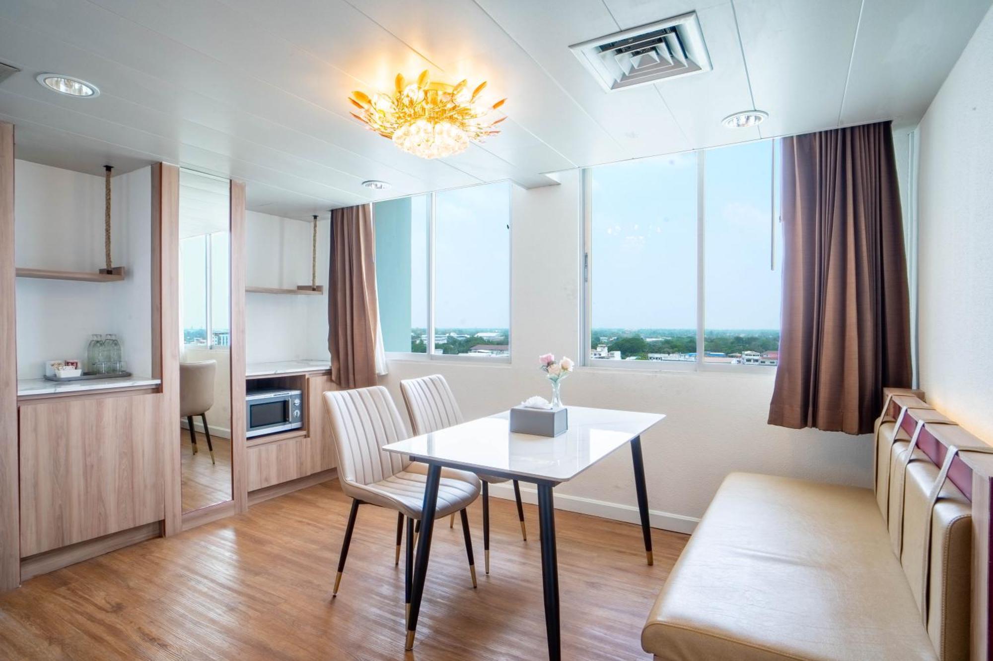 Thong Tarin Hotel Surin Exteriér fotografie