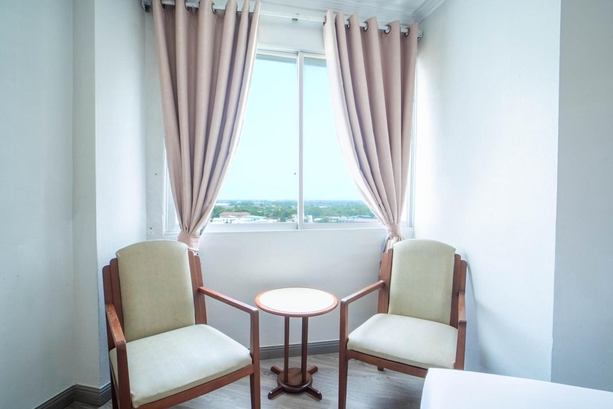 Thong Tarin Hotel Surin Exteriér fotografie