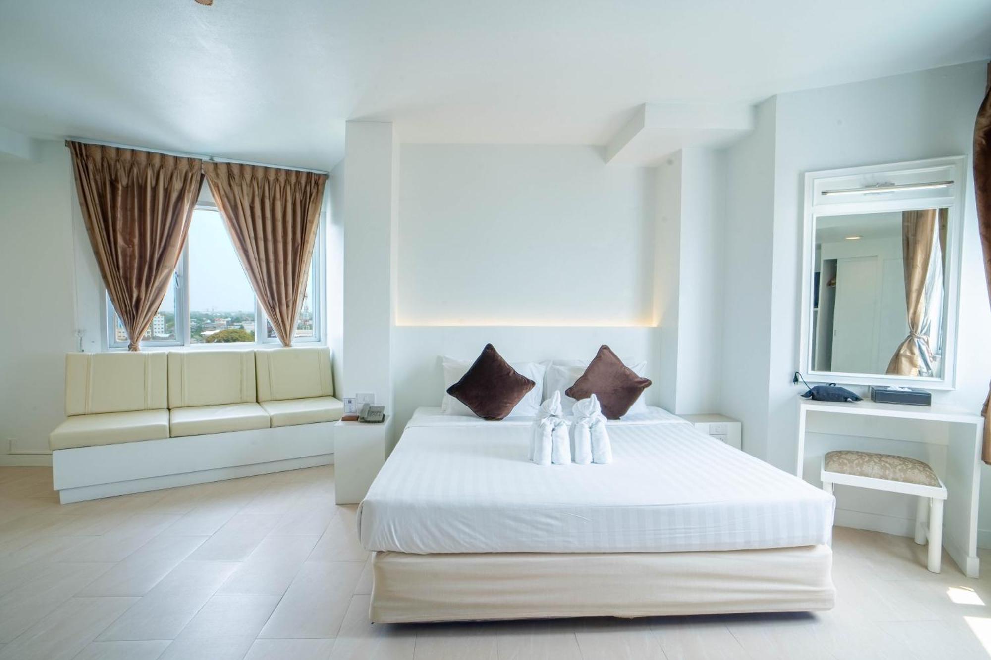 Thong Tarin Hotel Surin Exteriér fotografie